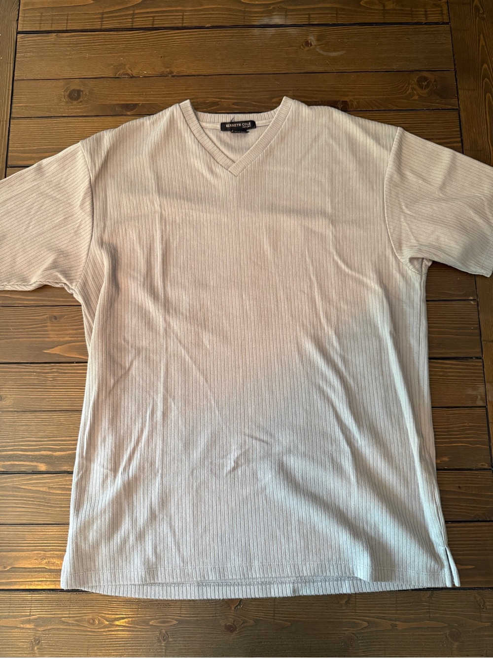 Kenneth Cole Ribbed V‑Neck Tee in Light Grey